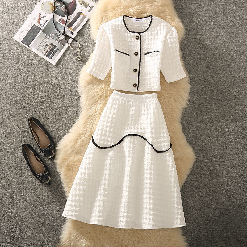 Women's Knits Tees Spring Summer Fashion Small Cute Elegant Sweet Skirt Suit Long Sleeved Short Coat Top A-line 2-piece Set 221117