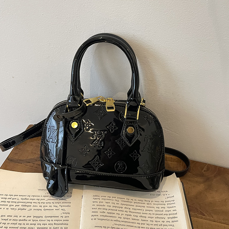 Free shipping 2025 Super popular shell bag, fashionable and versatile, light luxury and high-end women's bag, single-shoulder bag, crossbody styl