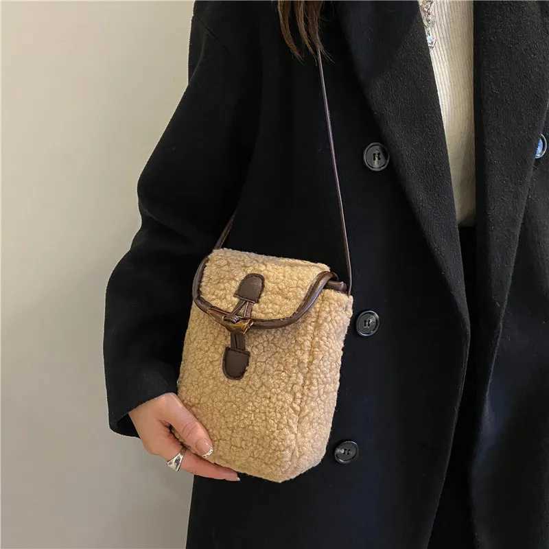 Winter Lambswool Phone Bag Women Faux Fur Shoulder Bags Sweet Lovely Portable Wallets Female Plush Crossbody Bag Square PurseT251007