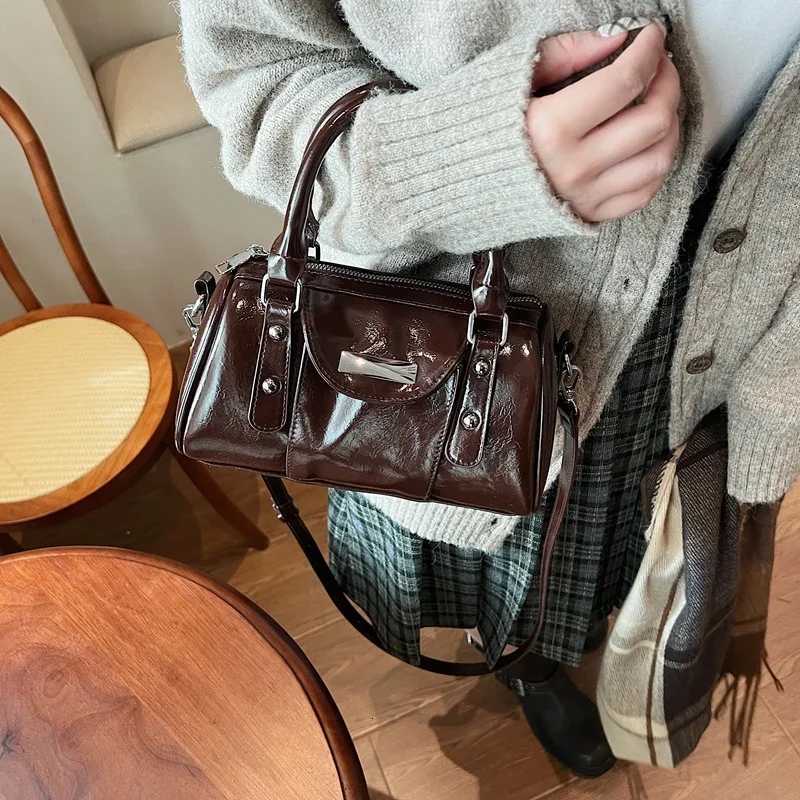Designer LEFTSIDE Small PU Leather Shoder Bags for Wen 2024 Winter Y2K New Designer Trend Fem Tote Bag Lady Short Handle Handbags1 Y251120