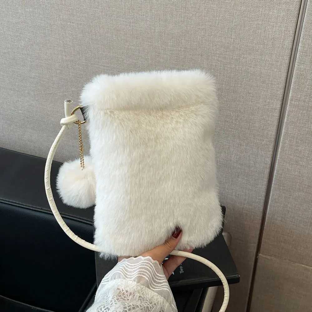 Fashion Plush Shoulder Bag Large Capacity Soft Crossbody Phone Bag Faux Fur Solid Color Travel PurseT251007