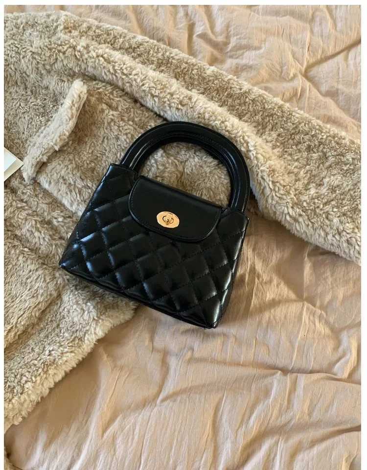 Designer Nicheargyll French Style Chain Handbag New 2024 Spring Summer Fiable Simple Tweed Crossbody Small Bag Fr1 Y251120