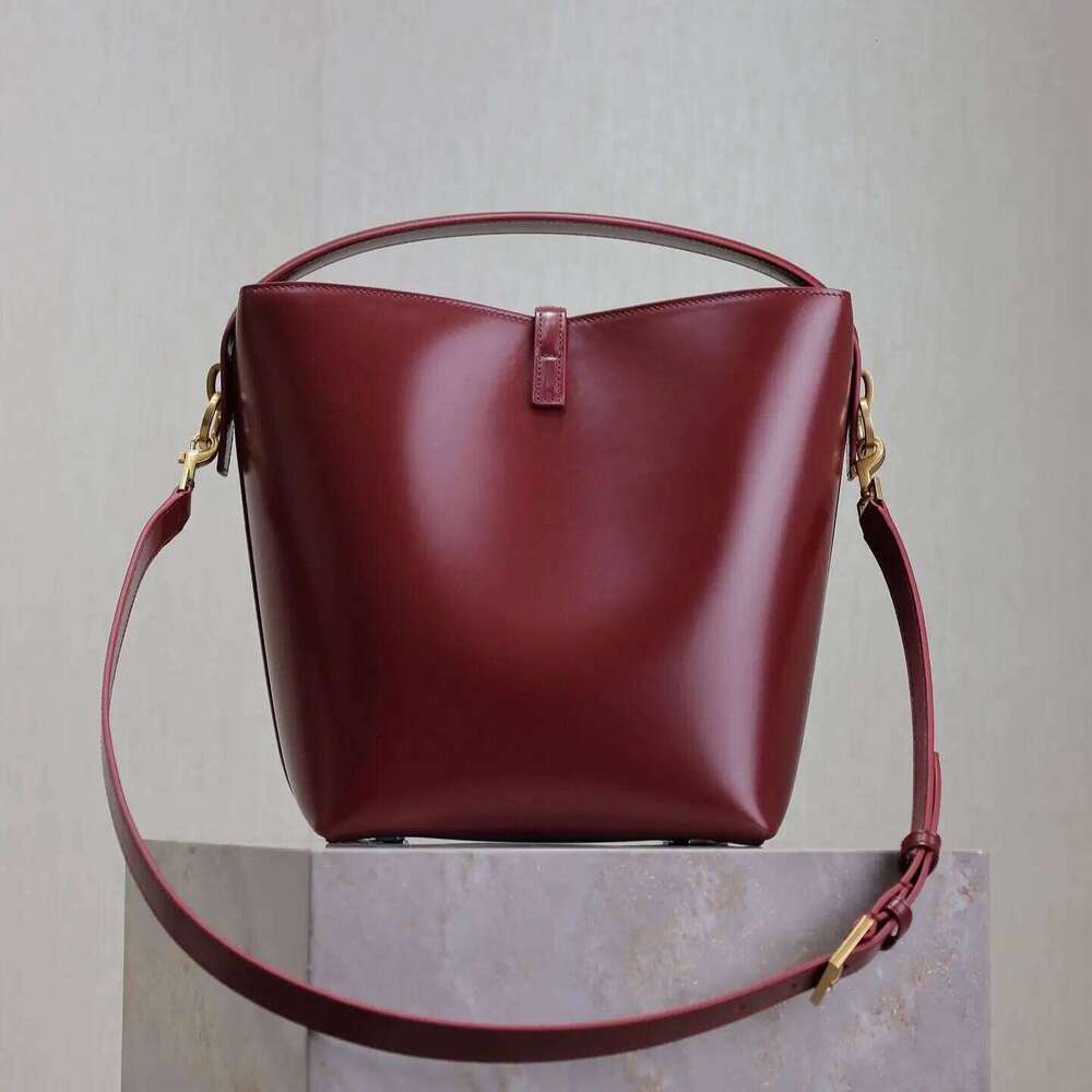 Designer Bags New Handbag Designer Bucket Bag Women's Large-Capacity High-Quality One-Shoulder Tote Bag Fashion Commuter Messenger Ba Hot Selling