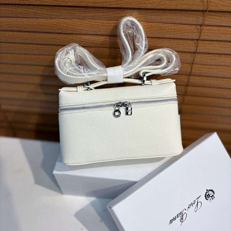 High-end designer bag Luxury Lunch Box for Women New Textured Crossbody Small Versatile Commuter Handbag Shoulder Bag Trendy Handbags tote purse