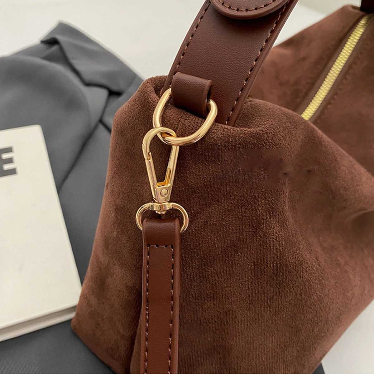 Designer Zipper Solid Color High Capacity PU Shoder Bags 2024 Hot S Bags for Wen Simple Fi Tote Bolsas FeminiADH Y251120