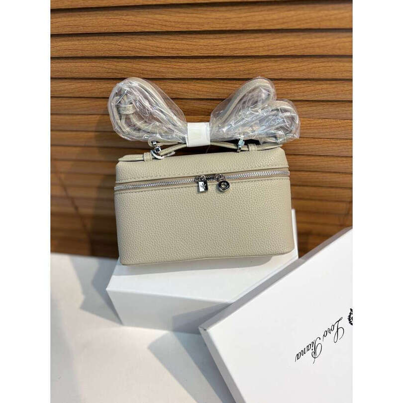 High-end designer bag Luxury Lunch Box for Women New Textured Crossbody Small Versatile Commuter Handbag Shoulder Bag Trendy Handbags tote purse
