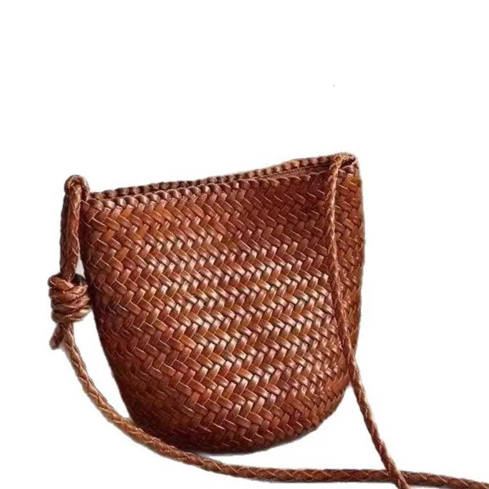 Imitation woven casual French bag 2025 new largecapacity trend single shoulder niche texture bucket bag fashionT251007