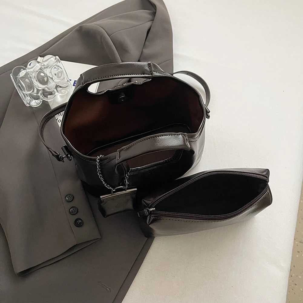 Wens PU Leather Shoder Bags with Pendant Highend Small Crossbody Bags Korean TopHandle Handbags Vintage Solid Tote Purses1 D251009