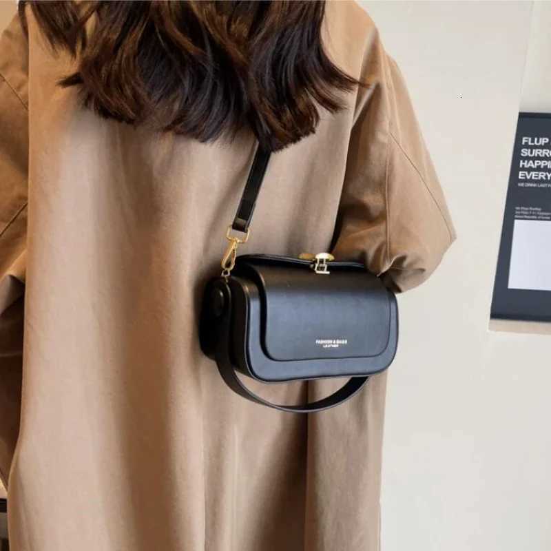 Classic Black Shoder Bag Wens Versatile Crossbody Square Bags 2024 New Large Capacity Textured Leather Flap Handbags D251009