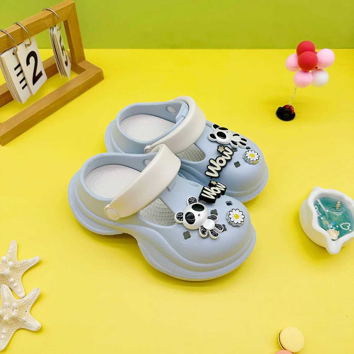 New Cartoon Letter Panda Boys and Girls Clogs ParentChild Outdoor Fashion Slippers NonSlip HeightIncreasing ClosedToe Shoes 850 J251027