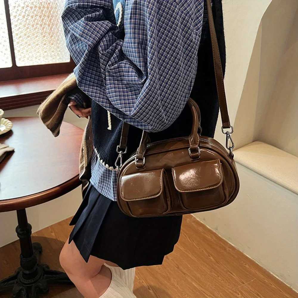Stylish Underarm Bag HighValue MtiFunctial Handbag with Niche DesignVersatile niche armpit 2025ins fi tote bag D251009