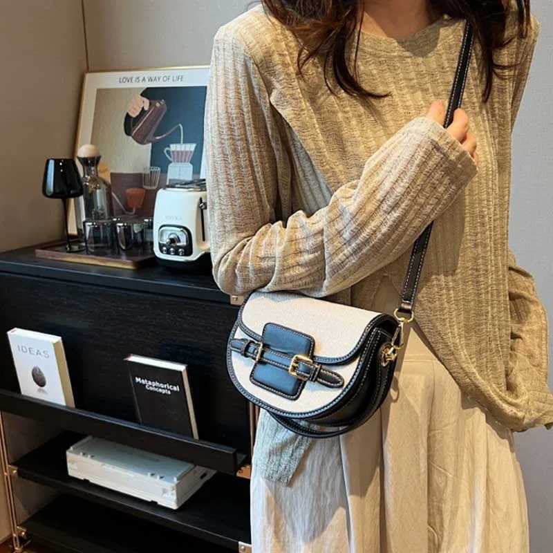 New Design Wen Canvas Small Shoder Bag Fi Purses PU Leather Fem Saddle Bags Laides Cross Body Bags D251009