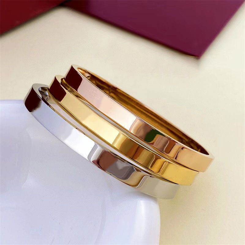 Fashionable wrist jewelry; classic bangle; gold-plated titanium steel; diameter for ladies and gentlemen's bracelets; designer style; size 15 to 22.