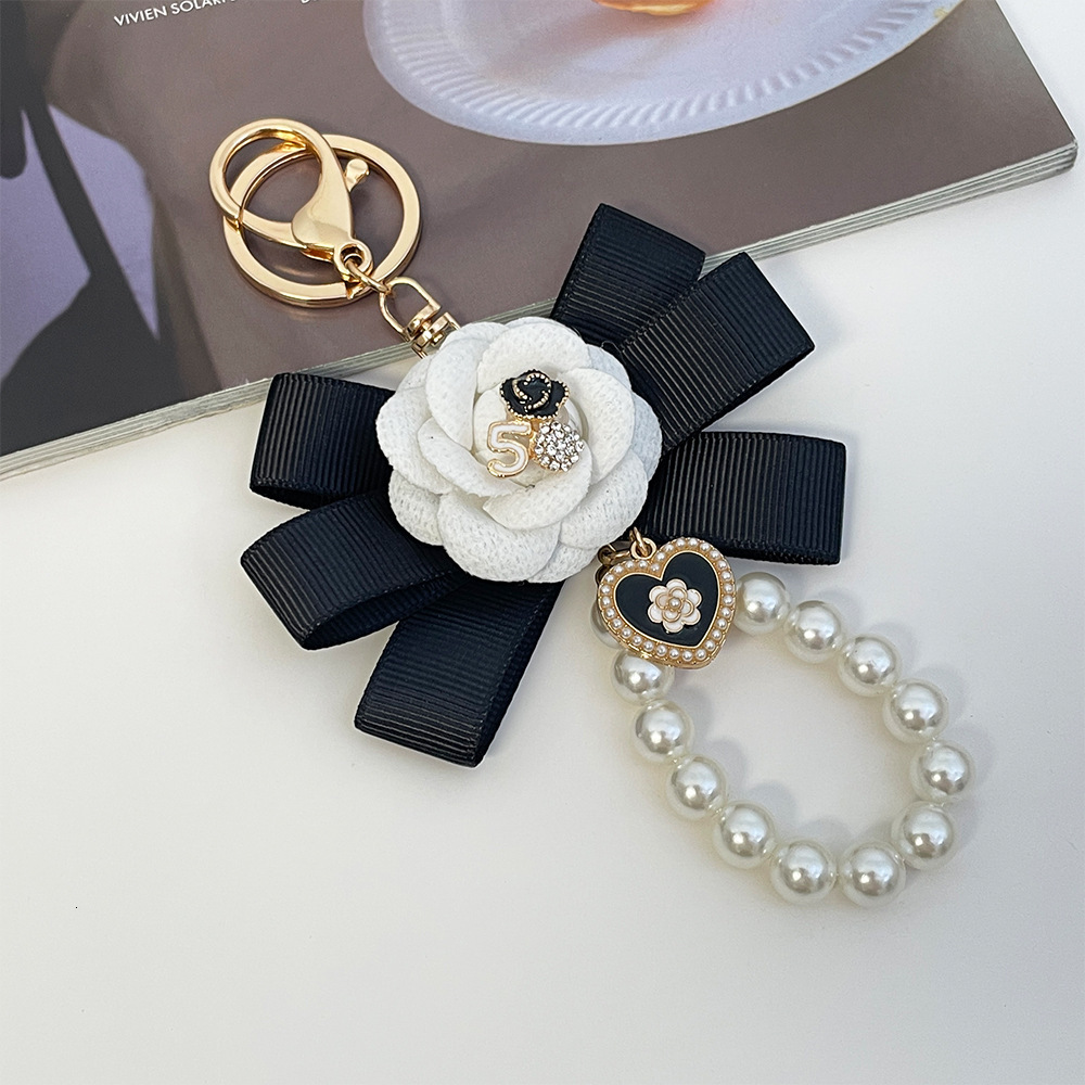 designer keychain High-end Exquisite Korean Fashion Creative Camellia Ribbon Pearl Keychain Women's Bag Pendant Small Gift bag charms