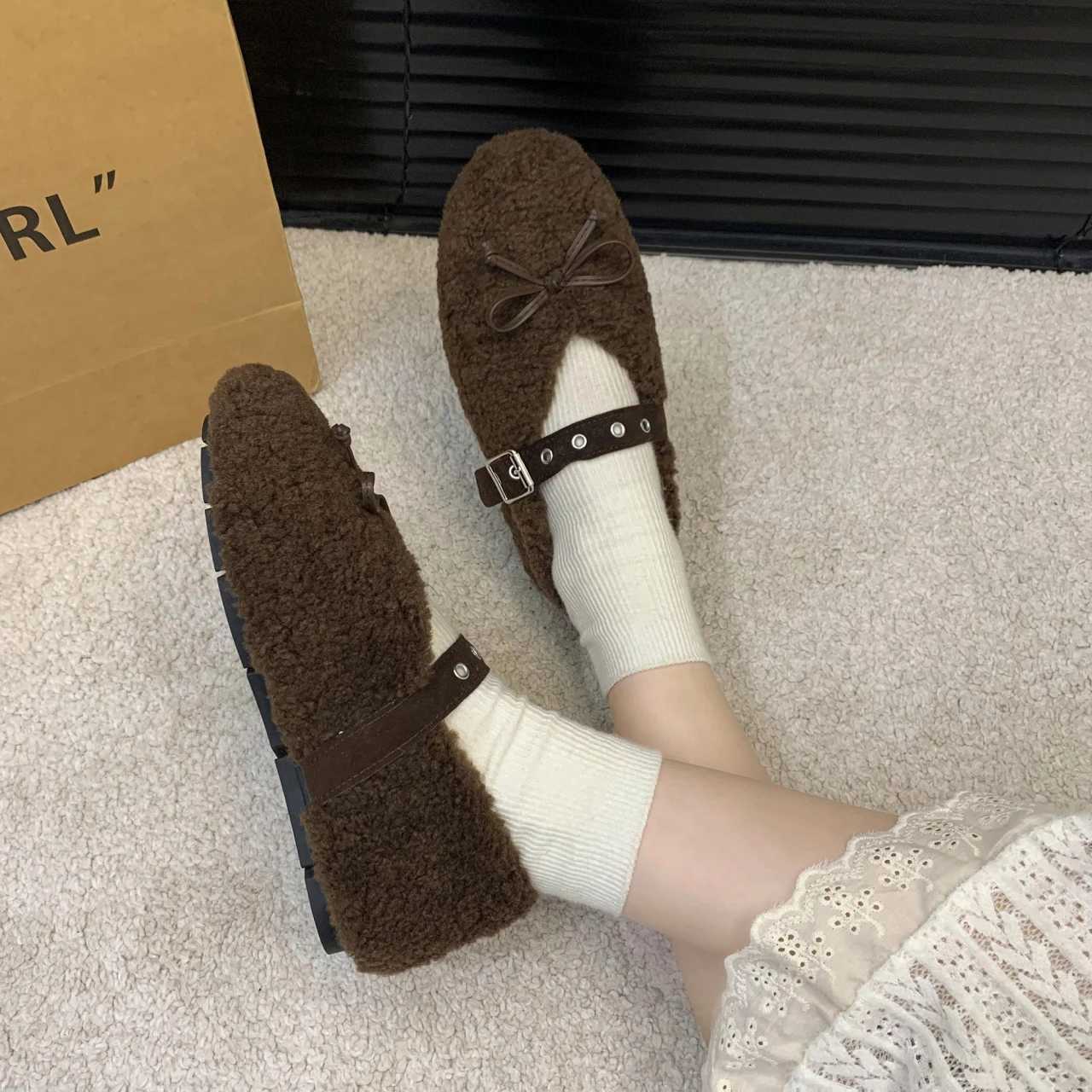 New Wens Shoes Wan Flats Low H Casual Fem Sneakers Slipon Loafers Fur Round Toe Shallow Mouth Boat Slip on Winter Y251009
