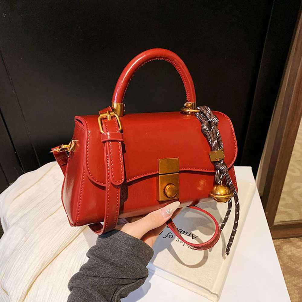 Wens PU Leather Crossbody Bag 2025 New Spring Autumn Solid Color Versatile Fem Square Bag Cmuting Bags D251009