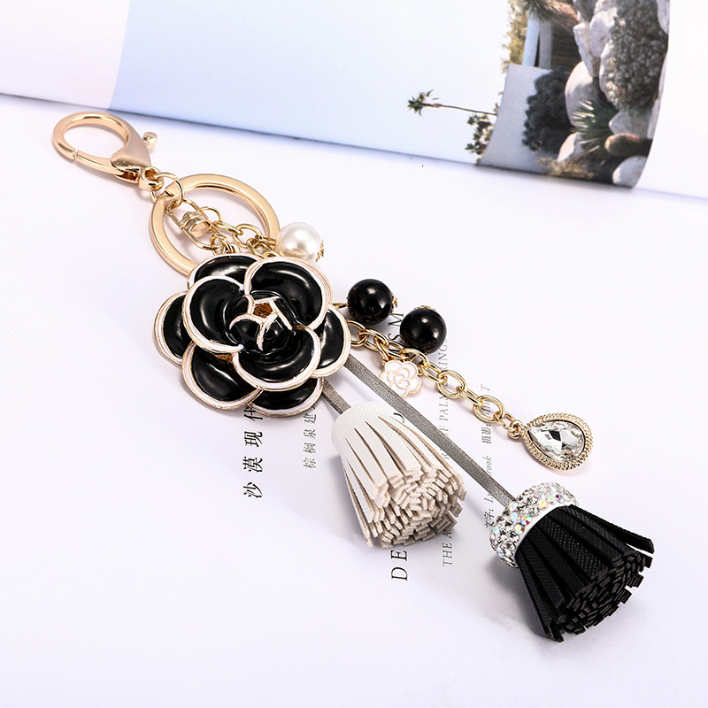 keychain Korean Version Light Luxury Pearl Chain Bag Pendant Camellia Leather Tassel Ornament Car Keychain Accessory bag charms Z260130