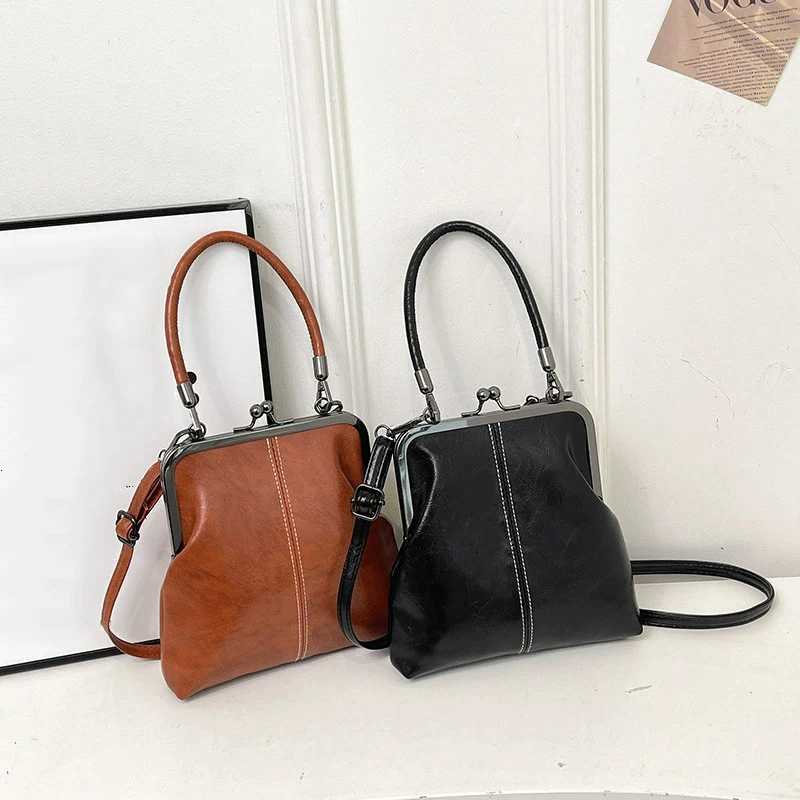 Elegant Clip Lock Shoder Bag Large Capacity PU Leather Crossbody Bag Solid Color Wens Small Handbag D251009