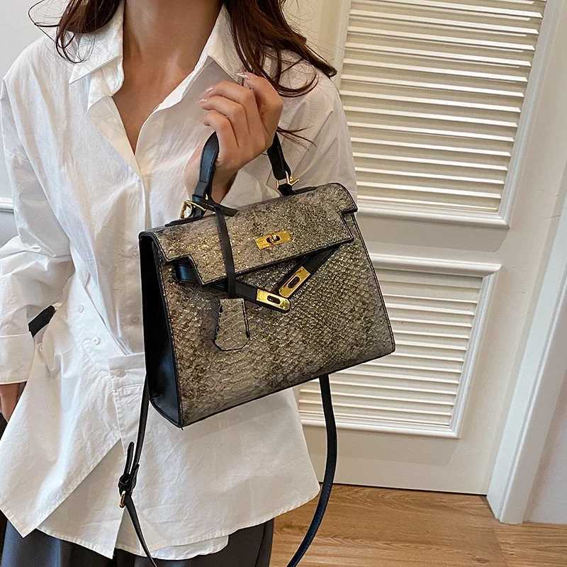 Womens Shoulder Bag Leather Crossbody Messenger Handbag Elegant For Ladies By FaMOUs Designer Popular Classic Luxury-Style BagsW251101