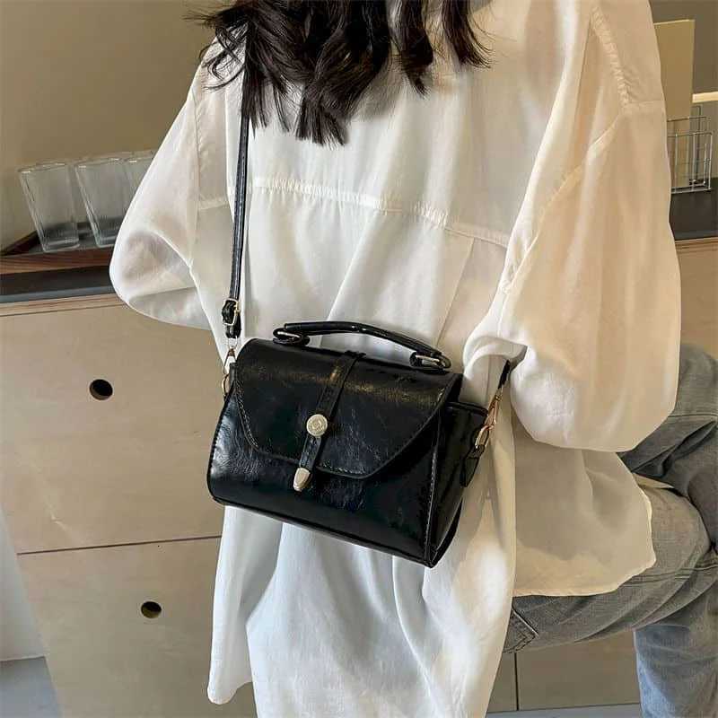 Solid Crossbody Bags for Wen Korean Style Versatile Handbags Ahetic Off Ladies Vintage Fiable PU Design Saddle Bag D251009