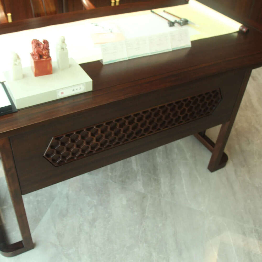 Zhong zhixin The high-end design of the Chinese-style desk is crafted with solid wood and meticulous craftsmanship.
