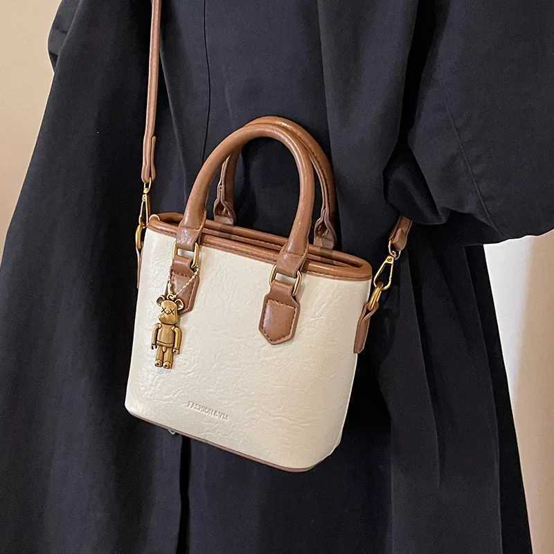 This Years Popar Small Bag for Wen Fiable Simple Versatile Single Shoder Crossbody Bag Texture Handheld 1 Bag D251009