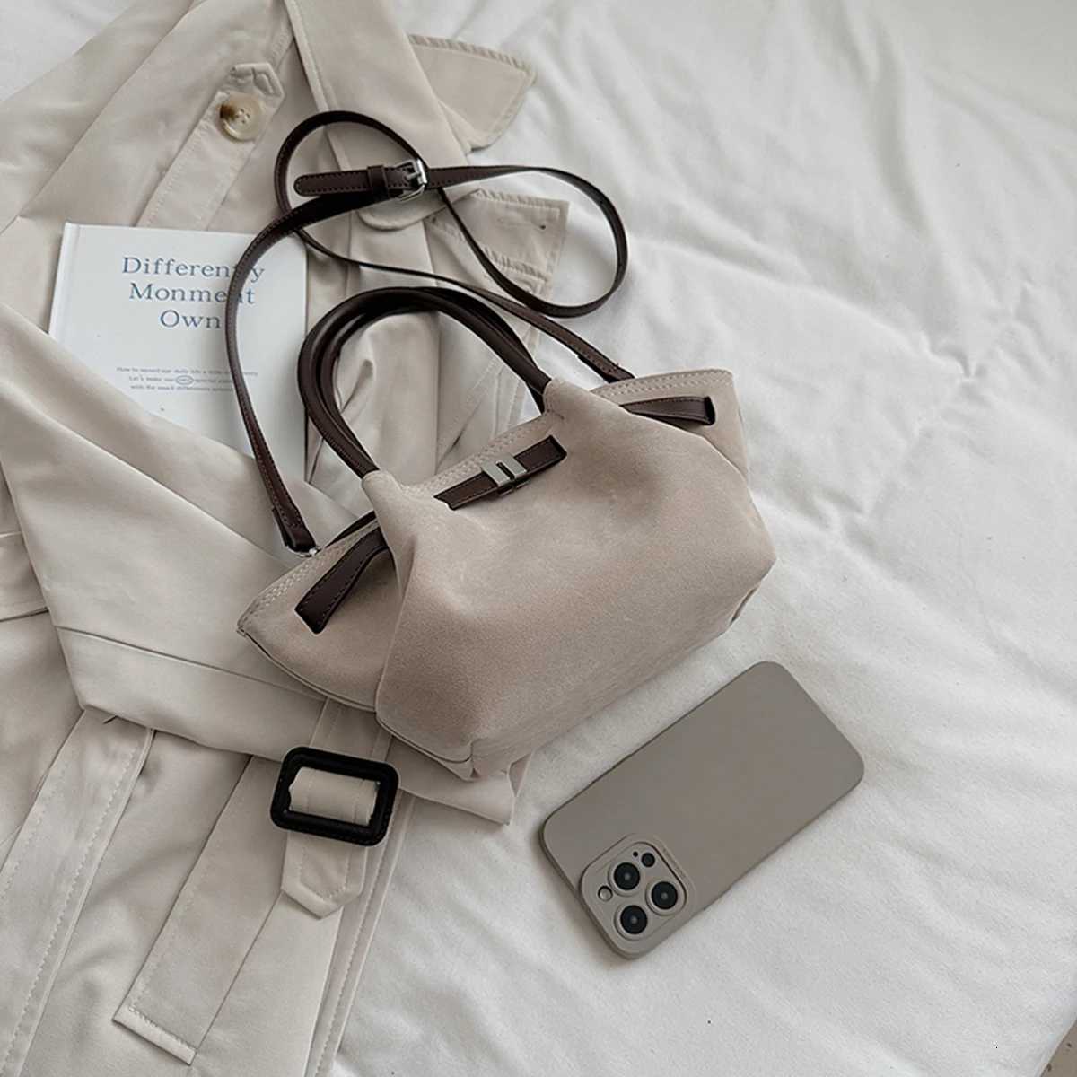 Ladies Casual Crossbody Bag Quilted Detachable Mini Purse Accent Spacious Interior Magnetic Snap Adjustable Strap Shopping Bag D251009