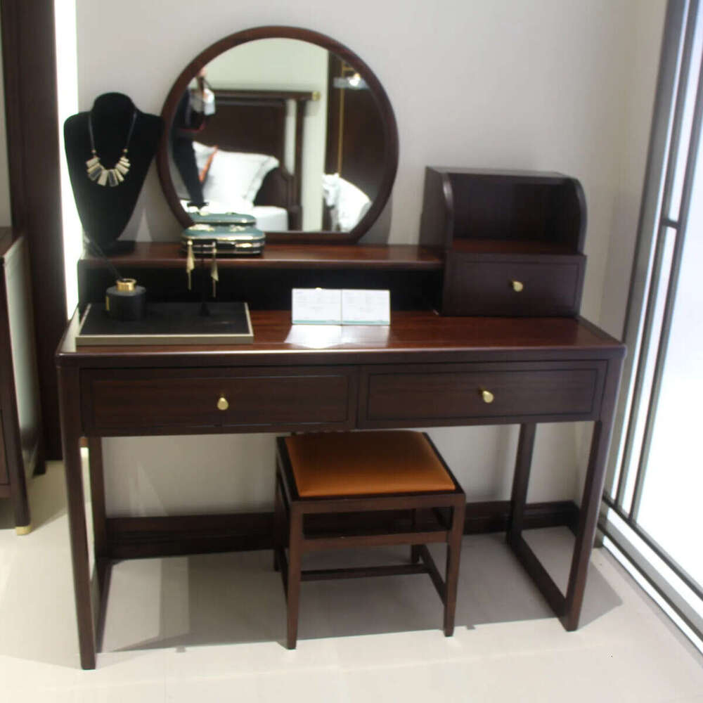 Zhong zhixin High-end design The Chinese-style large bed is crafted from solid wood with exquisite workmanship