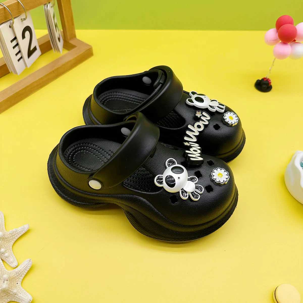 New Cartoon Letter Panda Boys and Girls Clogs ParentChild Outdoor Fashion Slippers NonSlip HeightIncreasing ClosedToe Shoes 850 J251027