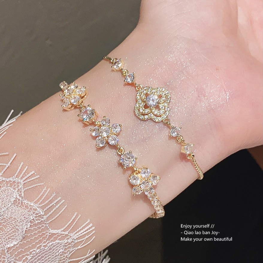 Gold - Toned Bracelet With Flower - Shaped And Round Rhinestone Details Delicate Daily & Elegant Jewelry Gift For Her High - Quality And Sparkly Acces