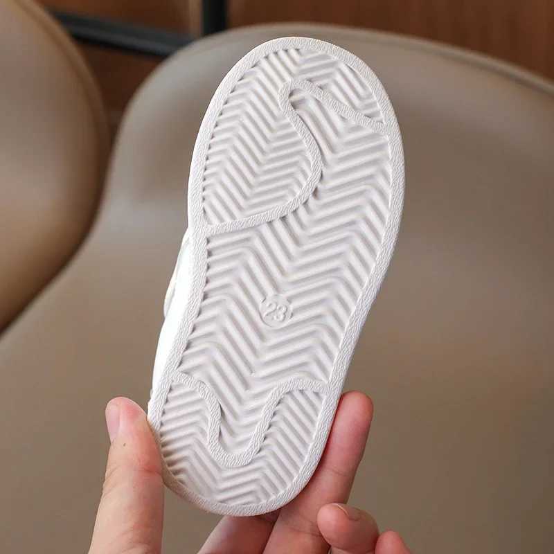 Childrens Baby Sneakers Blue Leather Boys Girls Toddler Shoes Four Seasons Models Pink Versatile Nonslip Small Kid Single ShoesJ251105