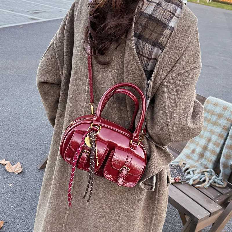 2025 Mini Square Bag Wens Buttery Leather Crossbody Purse WinterReady Vintage DollLike Cafe to ApresSki Essentials Chic D251009