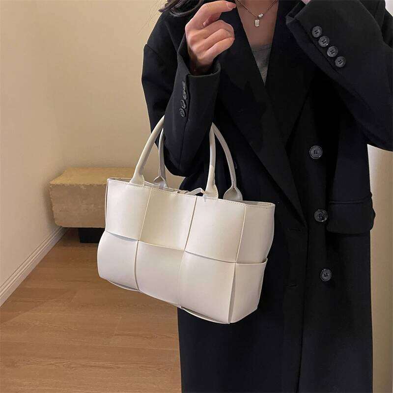 Bbk8804tote For Women, Large Capacity, 2025 Autumn New Style, Casual Shoulder Handbag, Commuter Bag, Woven Underarm Bag