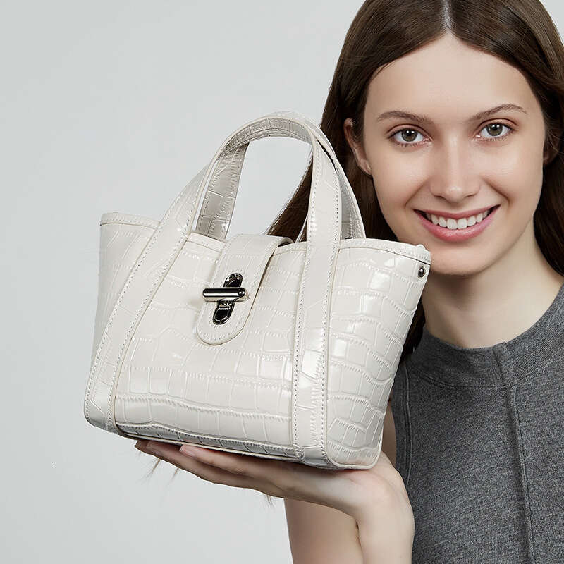 Luxury bag New Genuine Leather Women s Commuter Crossbody Crocodile Pattern Light Niche High end Sense Basket Tote Bag