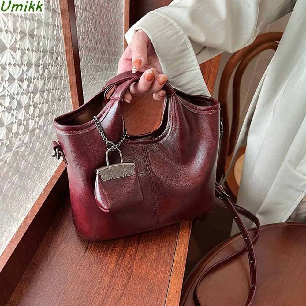 Wens PU Leather Shoder Bags with Pendant Highend Small Crossbody Bags Korean TopHandle Handbags Vintage Solid Tote Purses D251009