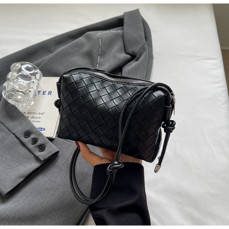 Designer Handbag New Trendy Simple Chic Single Shoulder Luxury Bag Bag Niche Design Woven Bag For Women Fashionable Shopping Commuting Crossbody Bag