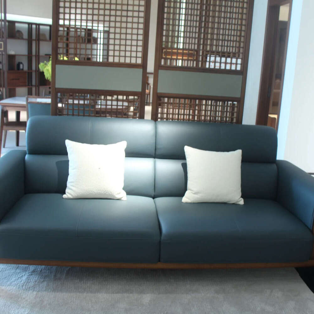 Zhong zhixin Elegant Solid Wood Chinese Style Sofa - High-Quality Furniture for a Natural Living Space