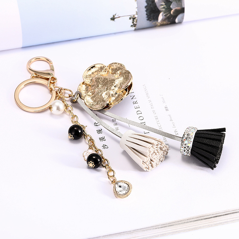 keychain Korean Version Light Luxury Pearl Chain Bag Pendant Camellia Leather Tassel Ornament Car Keychain Accessory bag charms Z260130