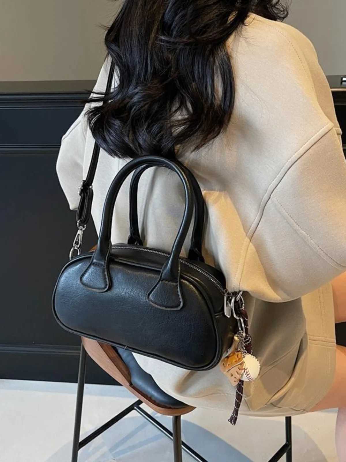 Ele Small Crossbody Bag for Wen 2025 New Autumn Winter Versatile Handbag Bowling Ball ape Soft Leather D251009