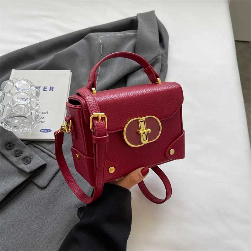 Wens fi small square bag Versatile gold classic shoder bag Mini mobile phe bag Leather crossbody bag Casual small ba D251009