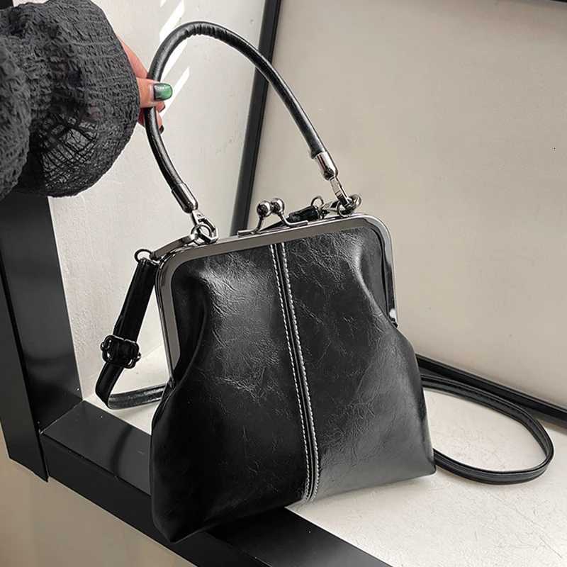 Elegant Clip Lock Shoder Bag Large Capacity PU Leather Crossbody Bag Solid Color Wens Small Handbag D251009