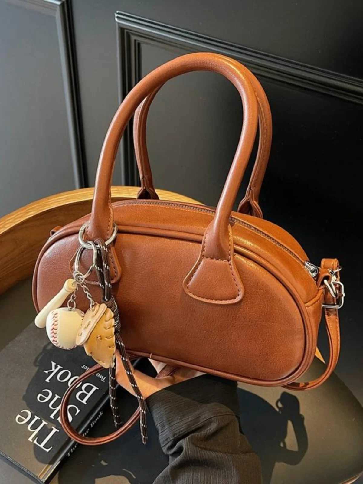 Ele Small Crossbody Bag for Wen 2025 New Autumn Winter Versatile Handbag Bowling Ball ape Soft Leather D251009