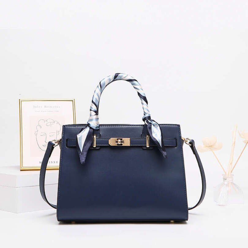 High-end fashion designer bag Luxury Hong Kong Red Bride New Trendy Women s Handbag Wedding High end Mom Bag Handbags tote purse Fashionable and versa
