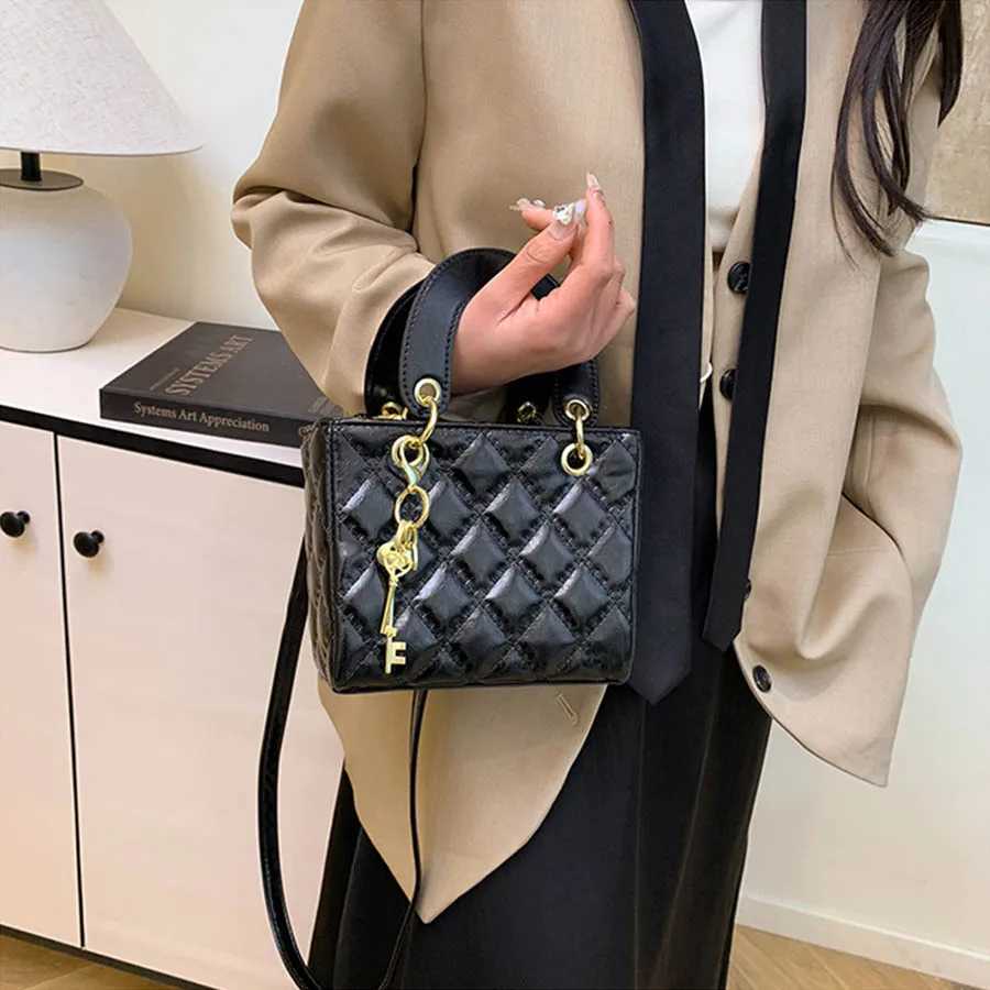 Fiable Simple Wens Handbag 2025 New Diamd Grid Small Fragrance Style Crossbody Bag Lady Di Bag Soft PU Material D251009
