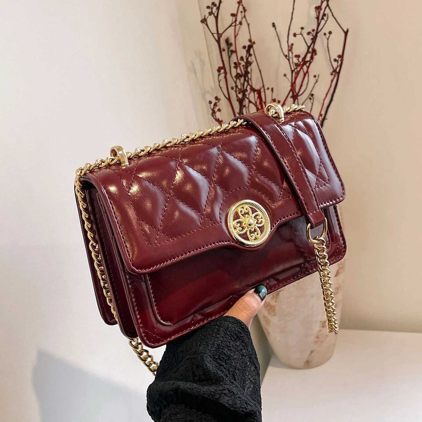 2025 Womens Light Luxury Designer Bag Glossy Embroidery Chain Small Square CrossbodyW251101