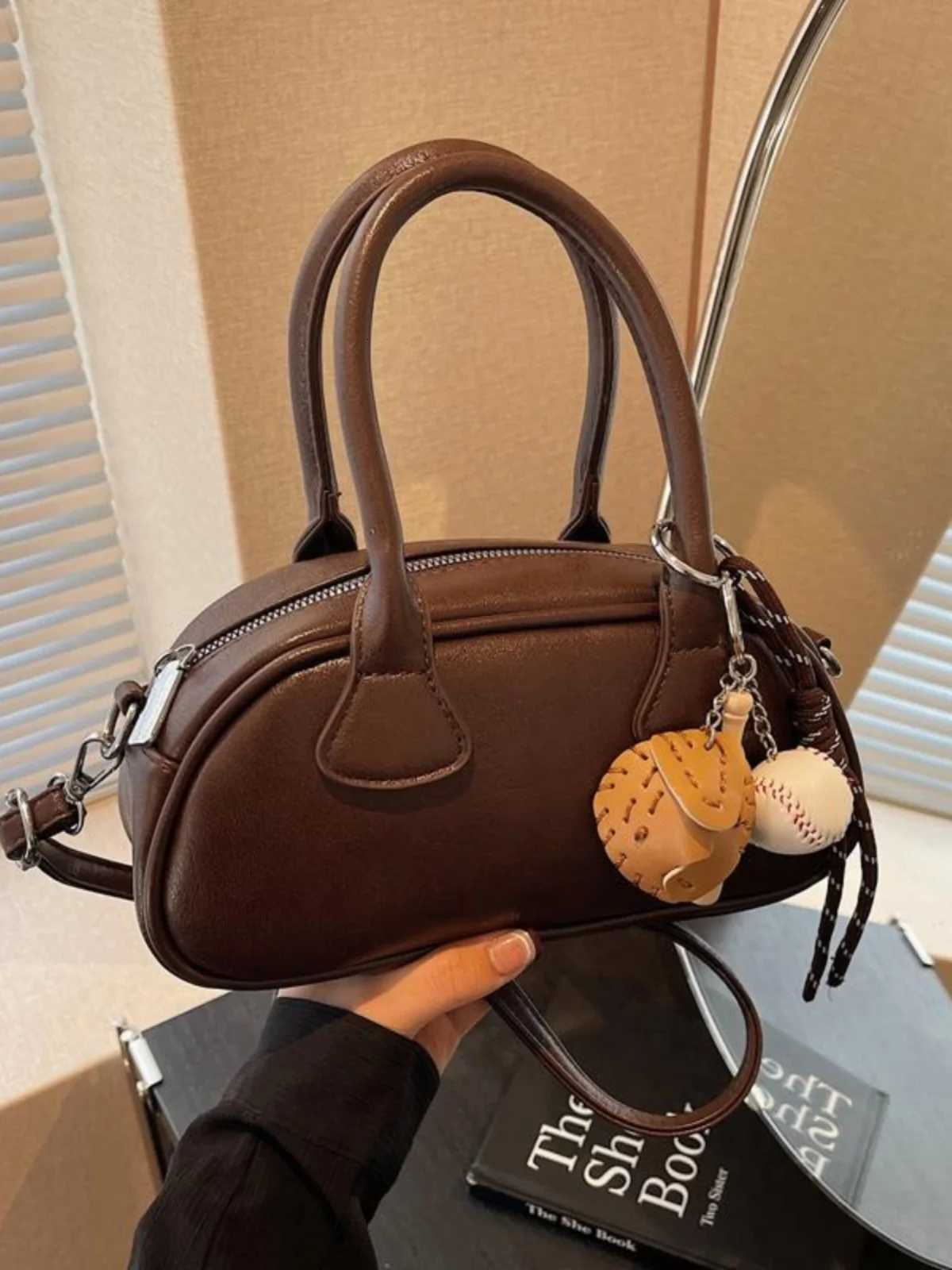 Ele Small Crossbody Bag for Wen 2025 New Autumn Winter Versatile Handbag Bowling Ball ape Soft Leather D251009