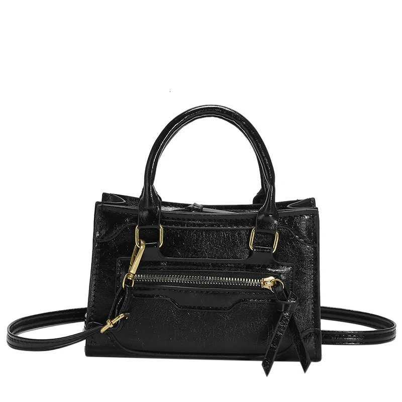 Versatile Oil Leather Crossbody Bag for Wen Fai Small Square Handbag ar Casual Sle Soft Surface Zipper Clo D251009