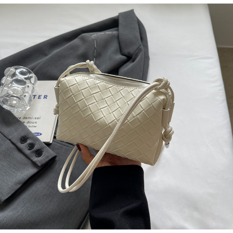 Designer Handbag New Trendy Simple Chic Single Shoulder Luxury Bag Bag Niche Design Woven Bag For Women Fashionable Shopping Commuting Crossbody Bag