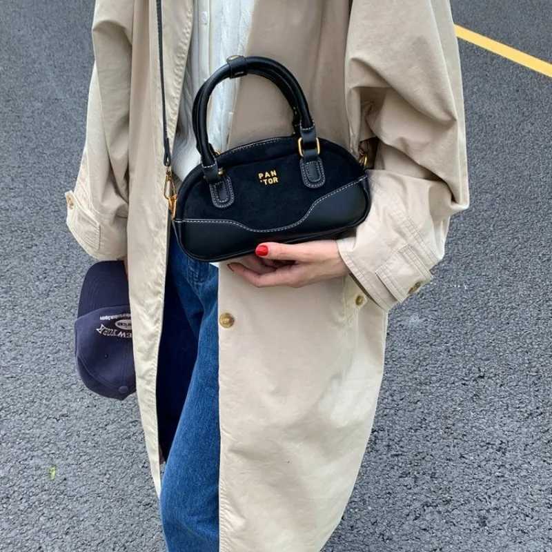 New HighEnd European and Style Exquisite Light Luxury Crossbody Bag for Wen Fiable Versatile Creative Handbag D251009