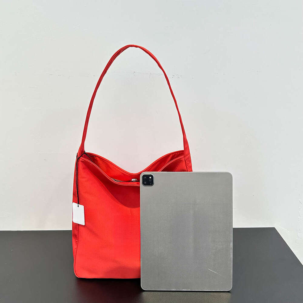 Shoulder Handbag Outdoor Sports Tote Waterproof Swimming Rubbed Shopping Bag B5